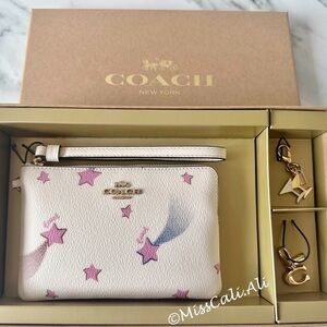 NWT COACH Boxed Corner Zip Wristlet Bag With Disco Star Print Set